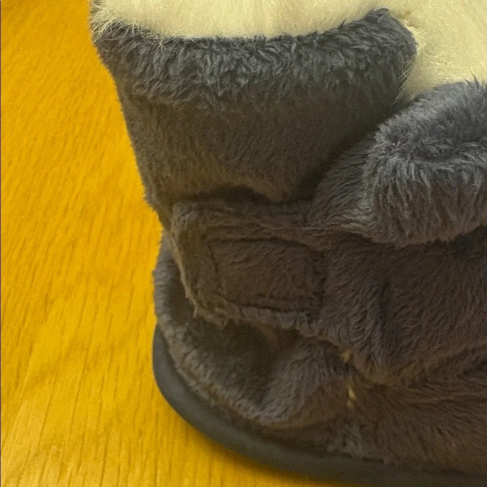 The White Company Fluffy White Baby Booties 12-18 months